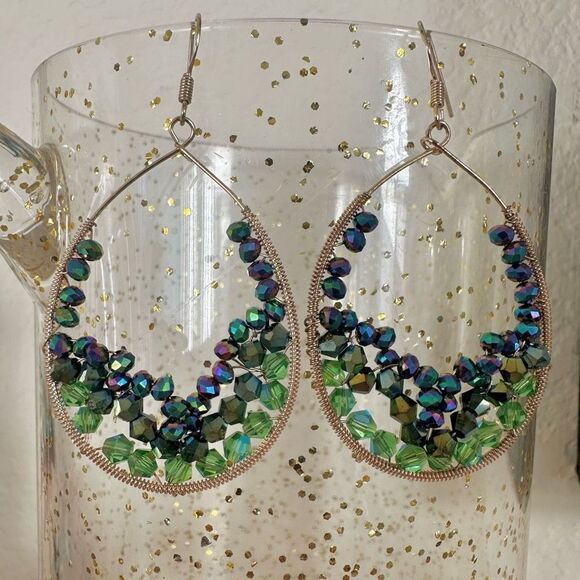 Gold tone green teardrop earrings - Picture 1 of 9
